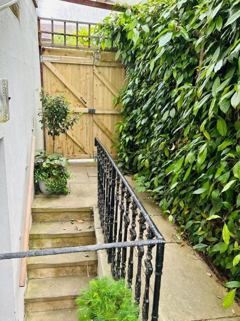 Spacious Comfortable Flat With Free Parking In East Finchley, Muswell Hill & Close To Alexandra Palace London Exteriör bild